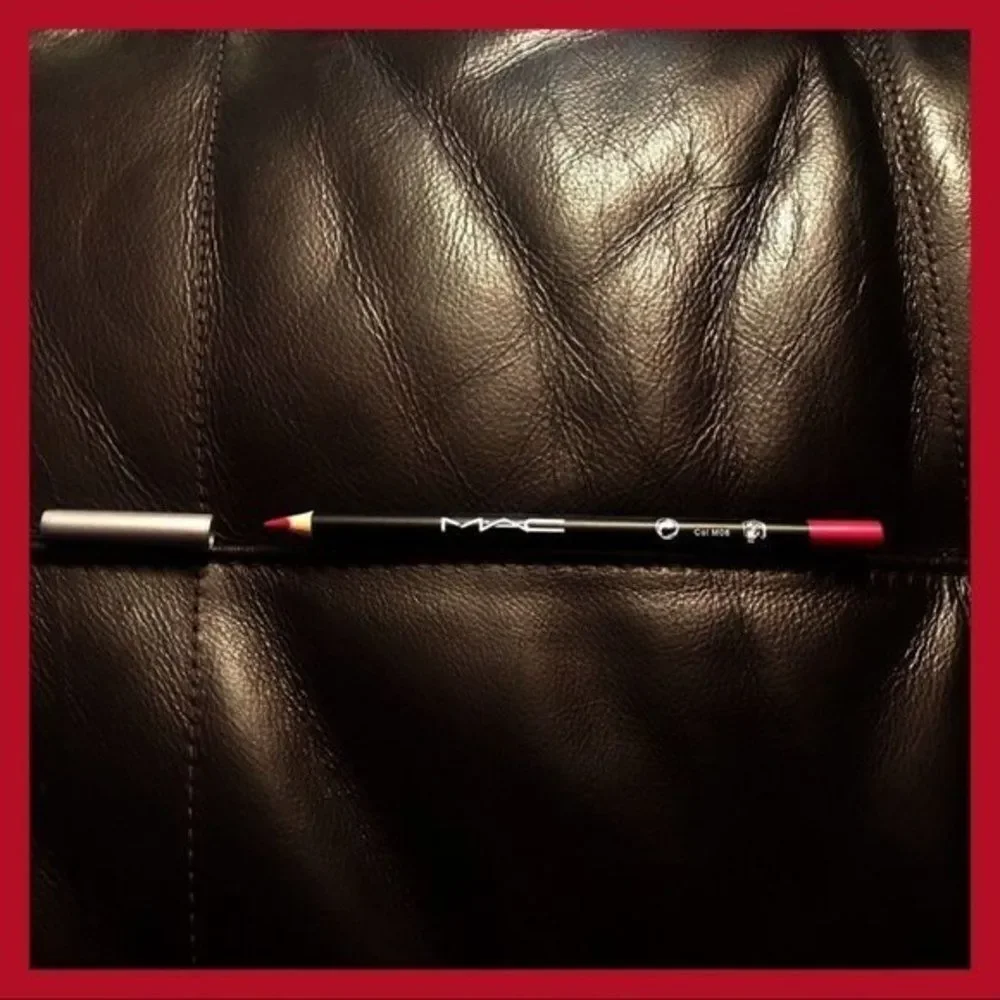 *30off3* New M.A.C. Eye/Lipliner Aloe Vera & Vitamin E​